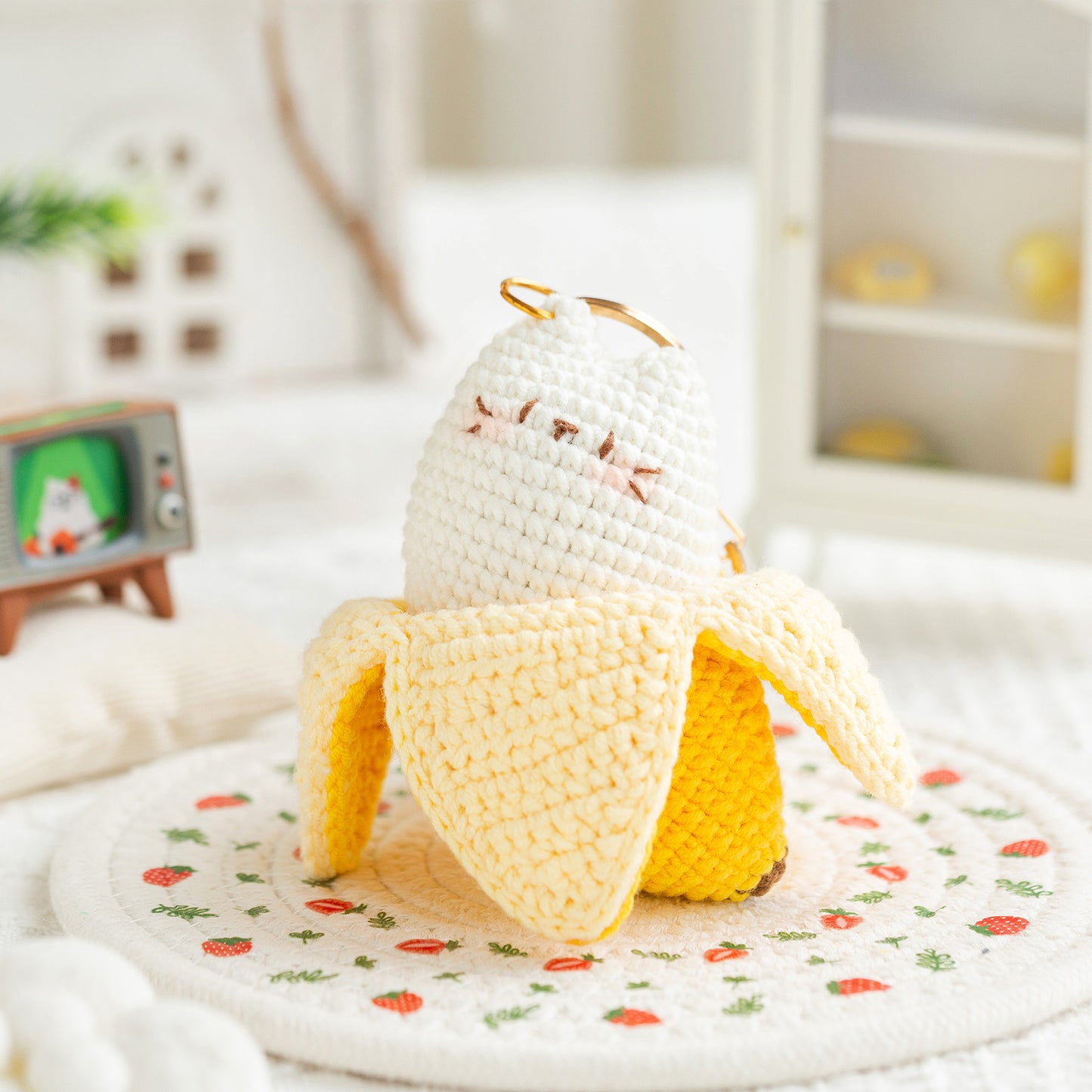 Crooked Head Banana Cat Crochet Yarn Kit | Susan's Family