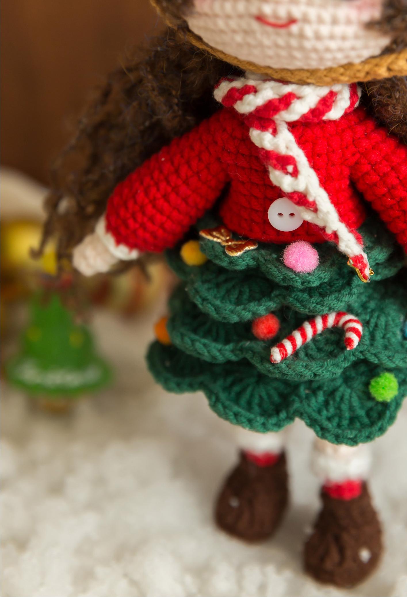 Christmas Dolls Set Crochet Yarn Kit | Susan's Family