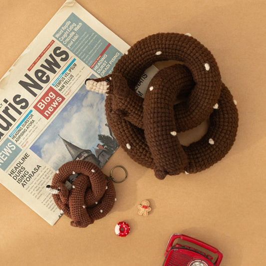 Pretzel Dachshund Crochet Yarn Kit | Susan's Family